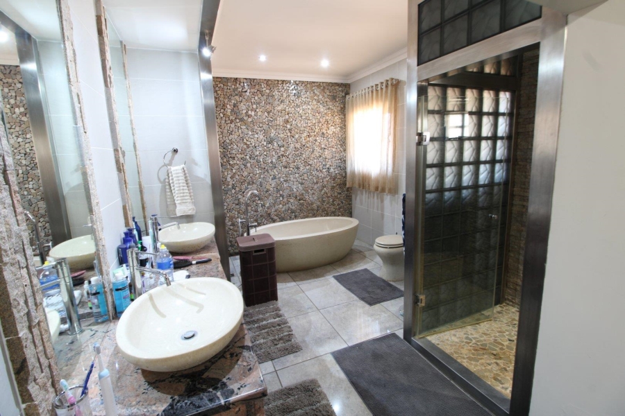 11 Bedroom Property for Sale in Van Der Hoff Park North West